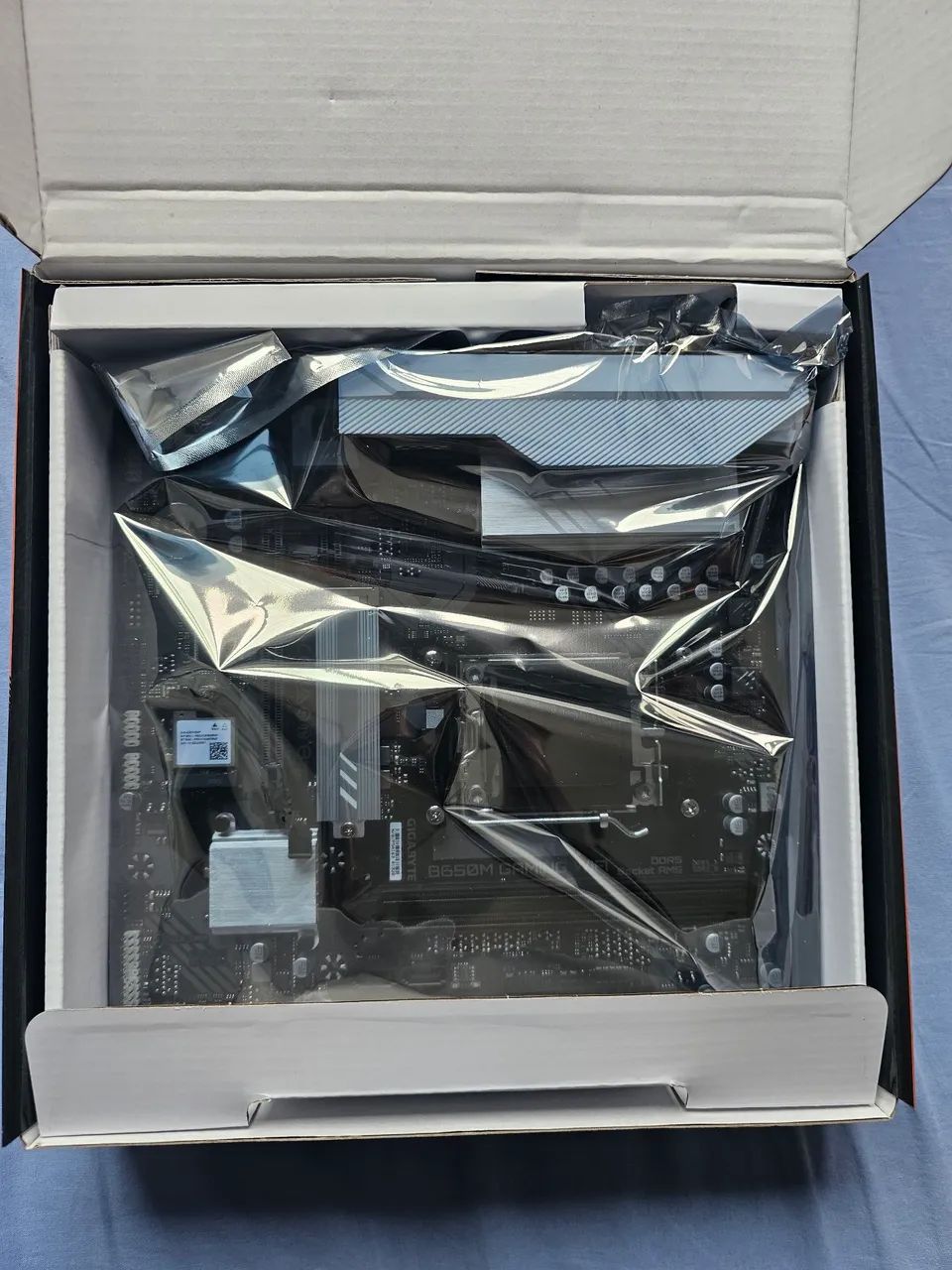 Placa-Mãe Gigabyte B650M, AMD AM5, MATH, DDR5, WiFi - Foto 3