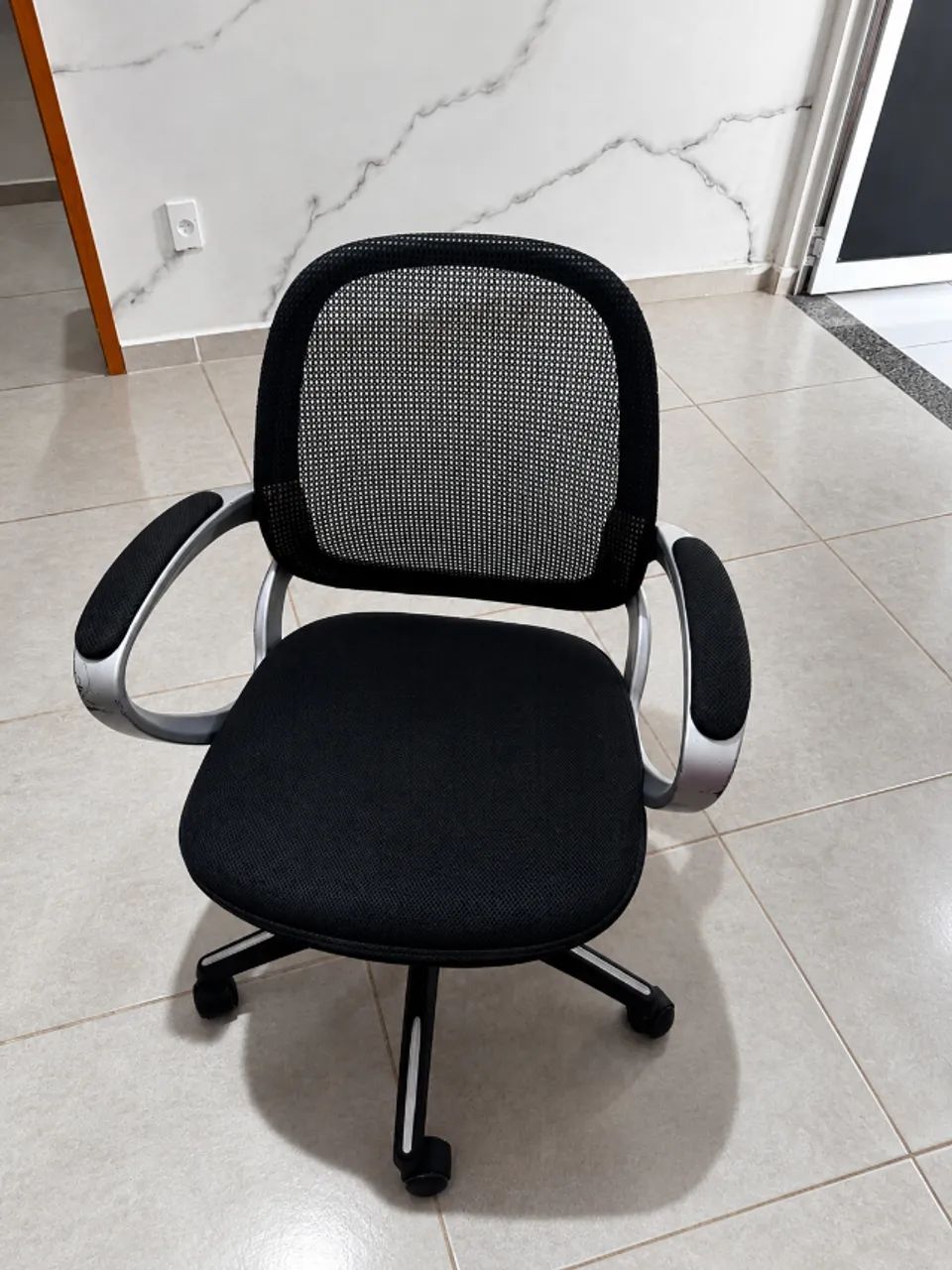 Cadeira escritório simples