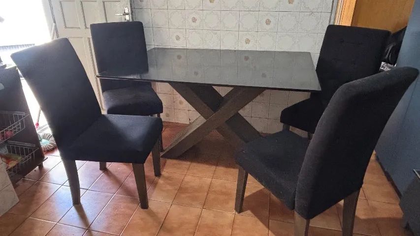 Mesa de jantar 4 lugares com 4 cadeiras 