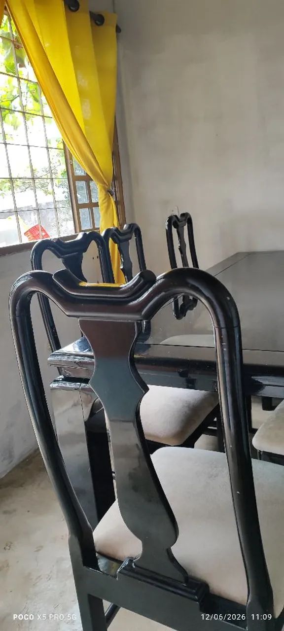Mesa de jantar com 8 cadeiras 