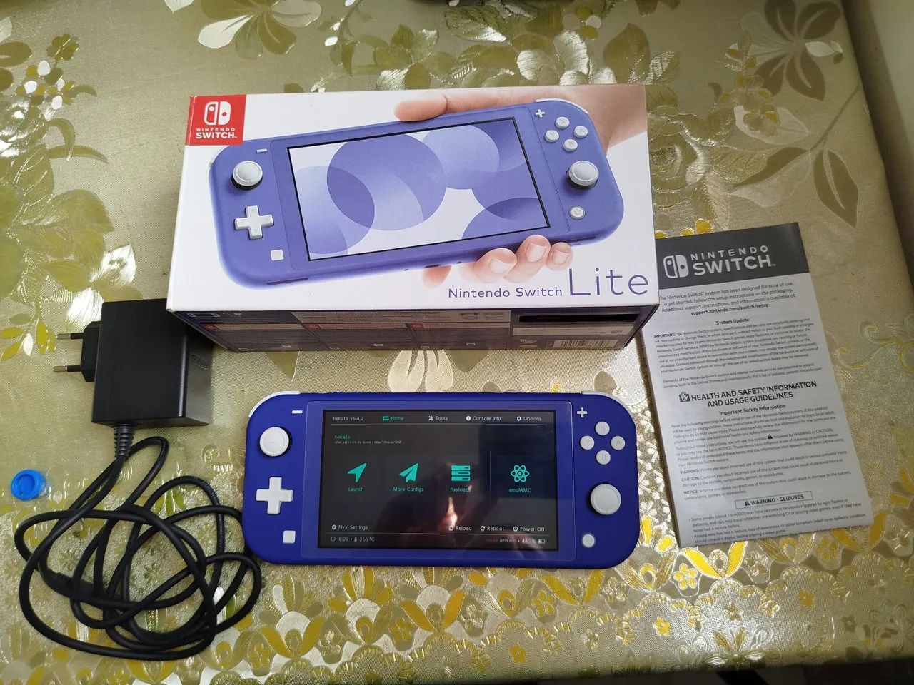 Nintendo switch lite 128gb desbl0k semi novo - Consoles de Vídeo