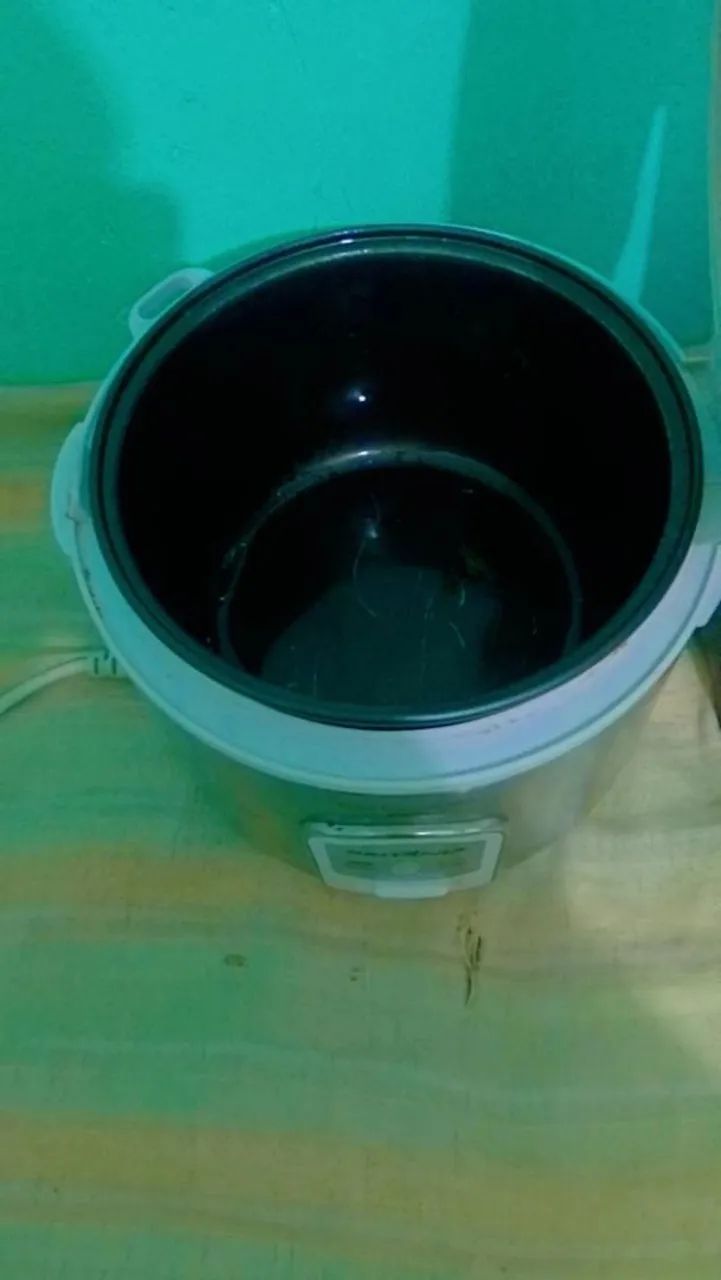 Panela elétrica e liquidificador 