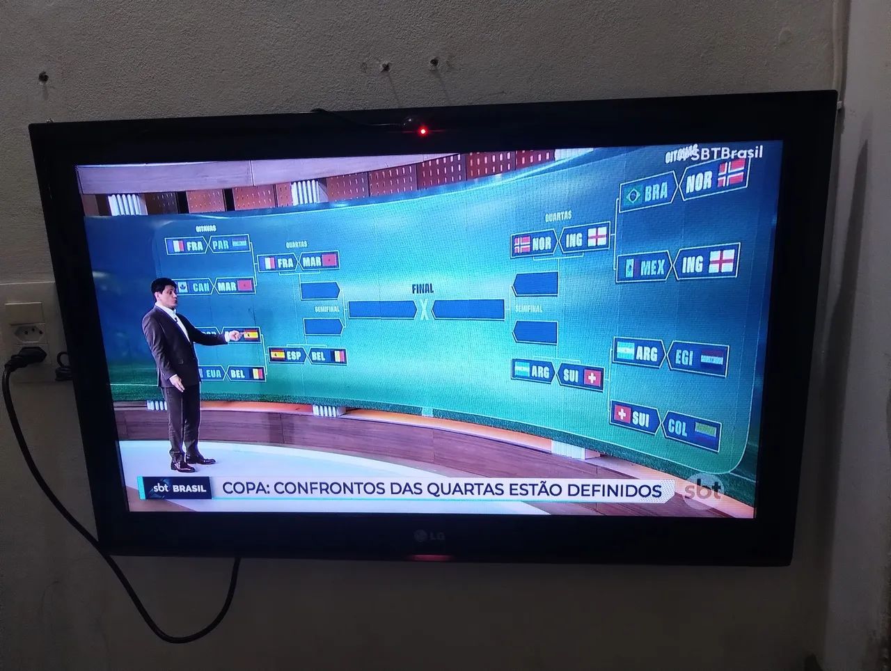 TV LG 32 Polegadas,Funciona TV BOX e funciona sem conversor,Com entrada HDMI,USB IN, H/P, 