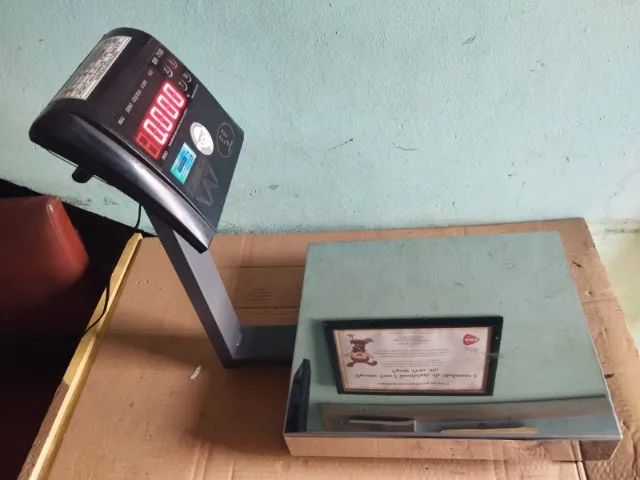  Balança eletronica de bancada 50kg/10g Ramuza com coluna DP-50 com lacre e garantia. - Foto 2