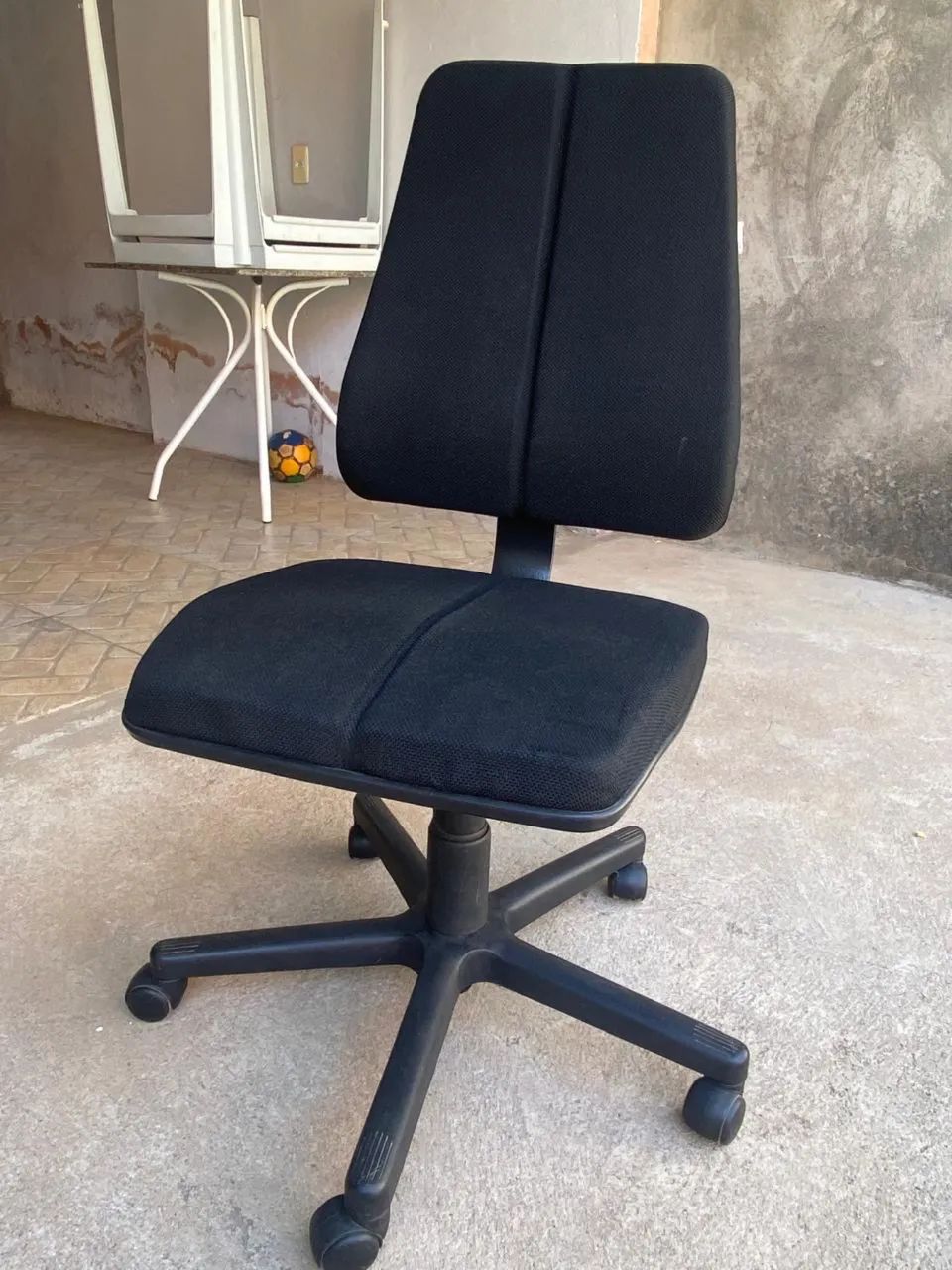 Vendo cadeira escritório  - Foto 4