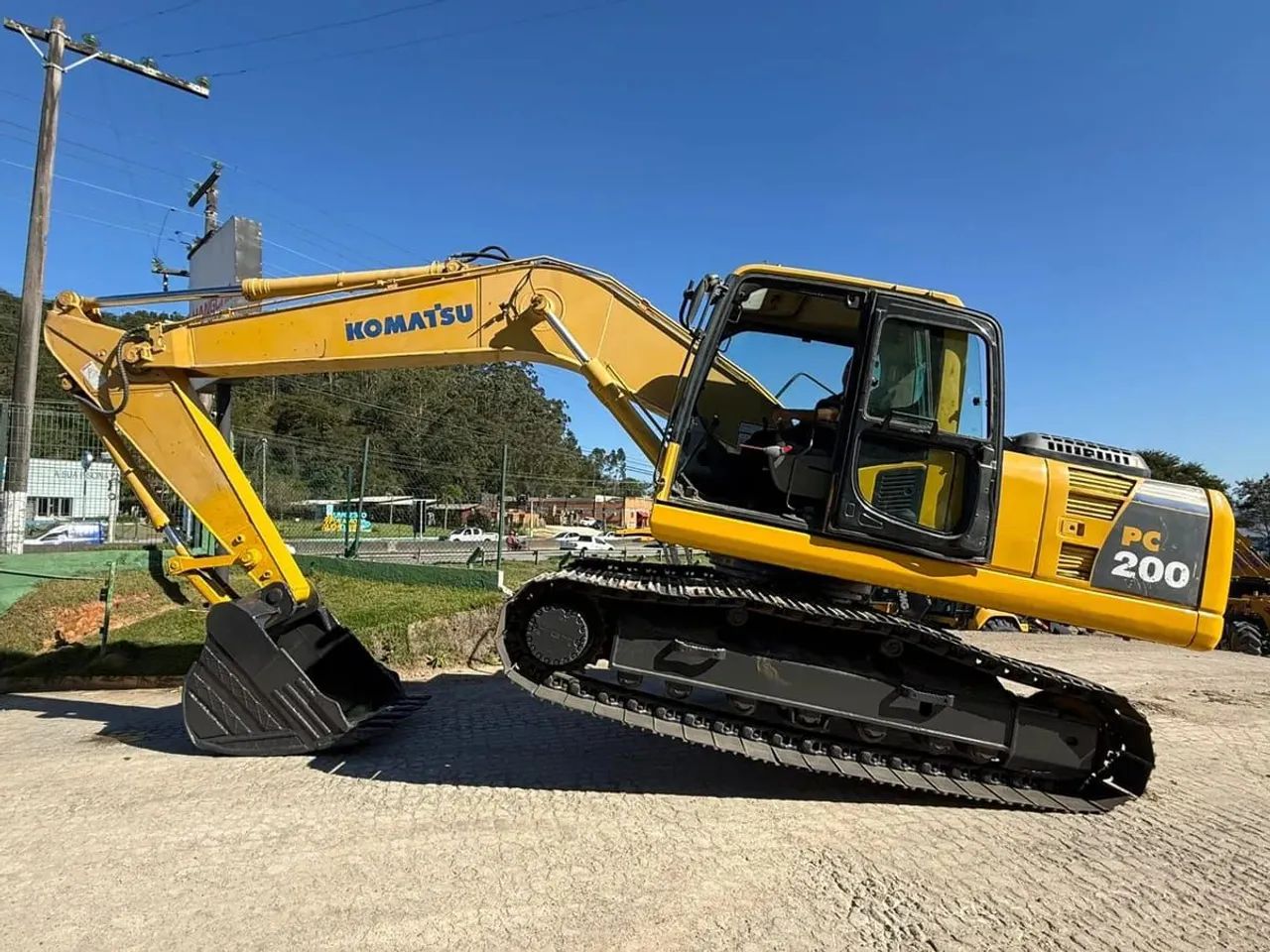 Escavadeira Komatsu PC200 - Máquinas pesadas para construção