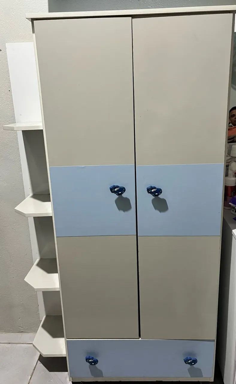 Guarda-roupa infantil 