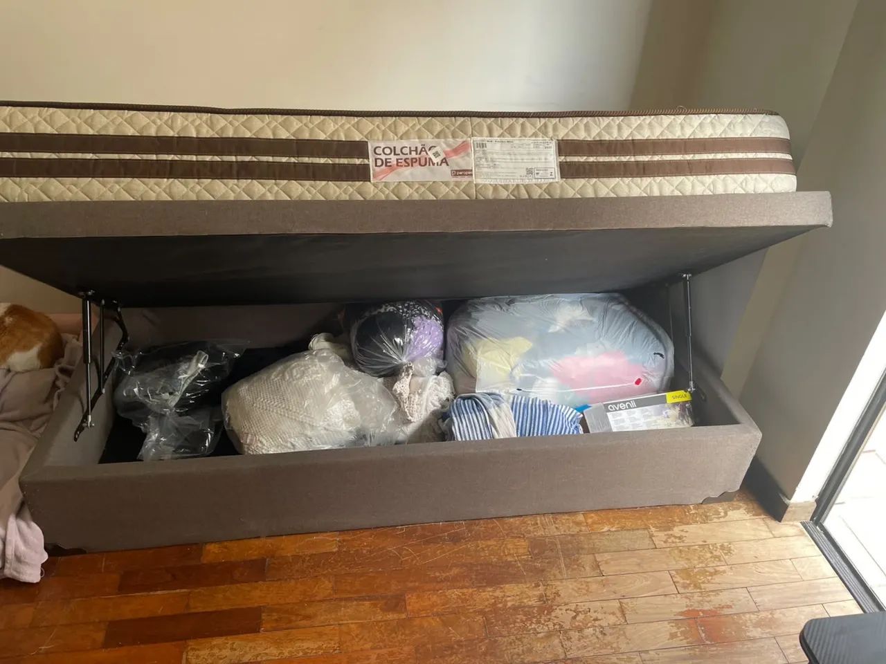 Cama de Solteiro, Baú e colchão!  - Foto 3