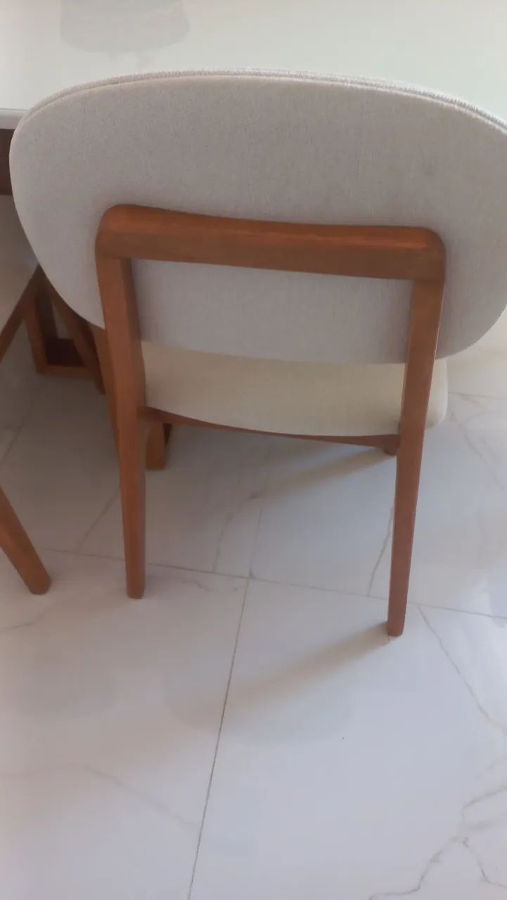 Vendo duas cadeiras de madeira maciça  - Foto 2