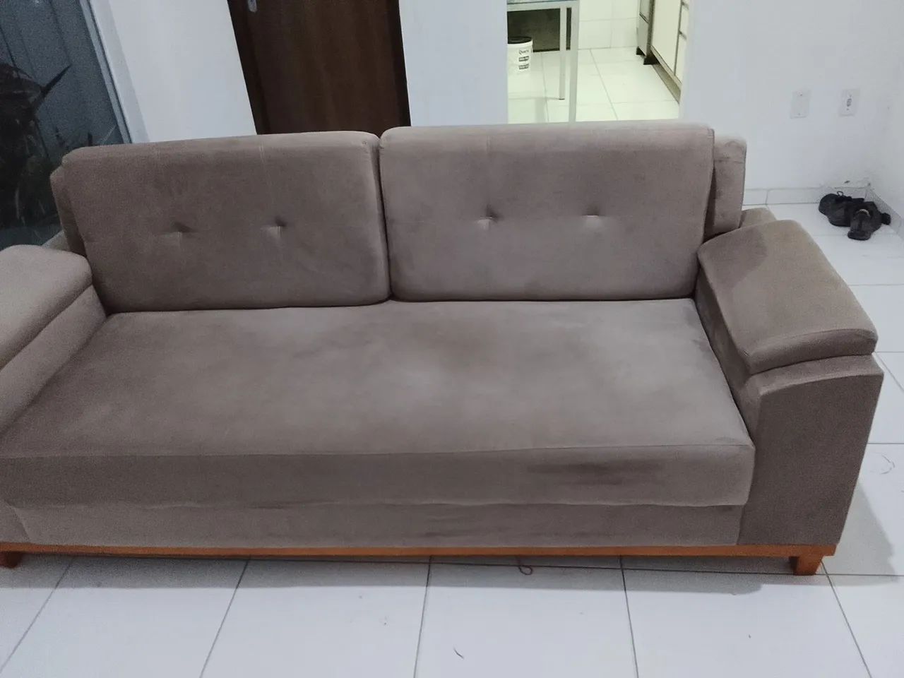 Sofá veludo kaki de 3 lugar 