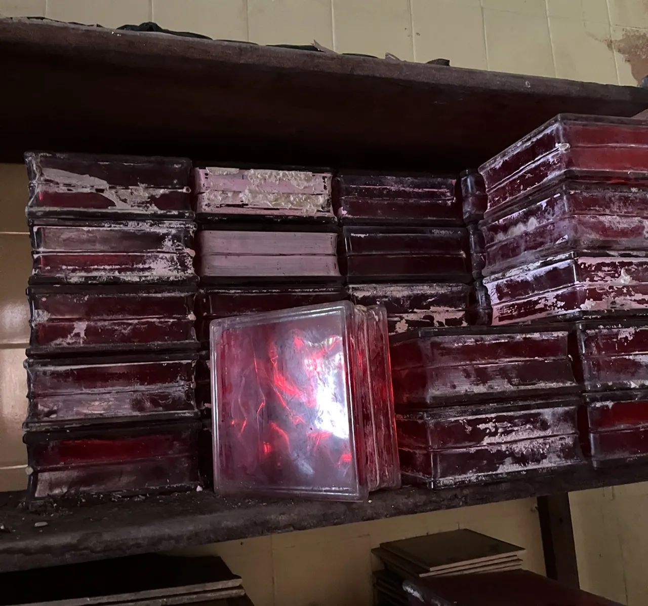 Tijolos de vidro importado - vermelho e amarelo