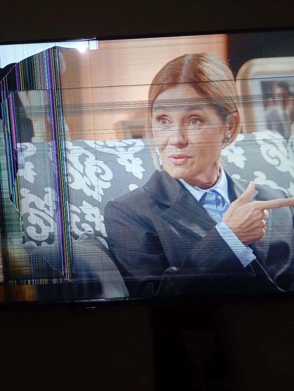 Vende se tv 55 polegadas com tela quebrada ligando  - Foto 2
