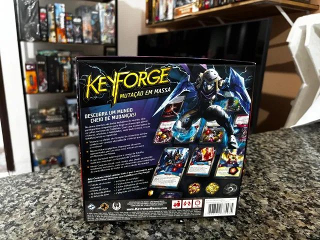 Keyforge: Mutação em Massa Starter set + 2 Baralhos extra. 4 Decks no total. - Foto 2
