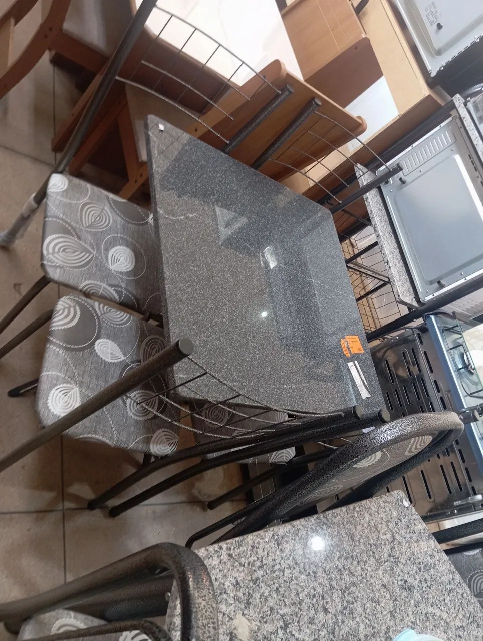 Mesa nova 4 cadeiras 