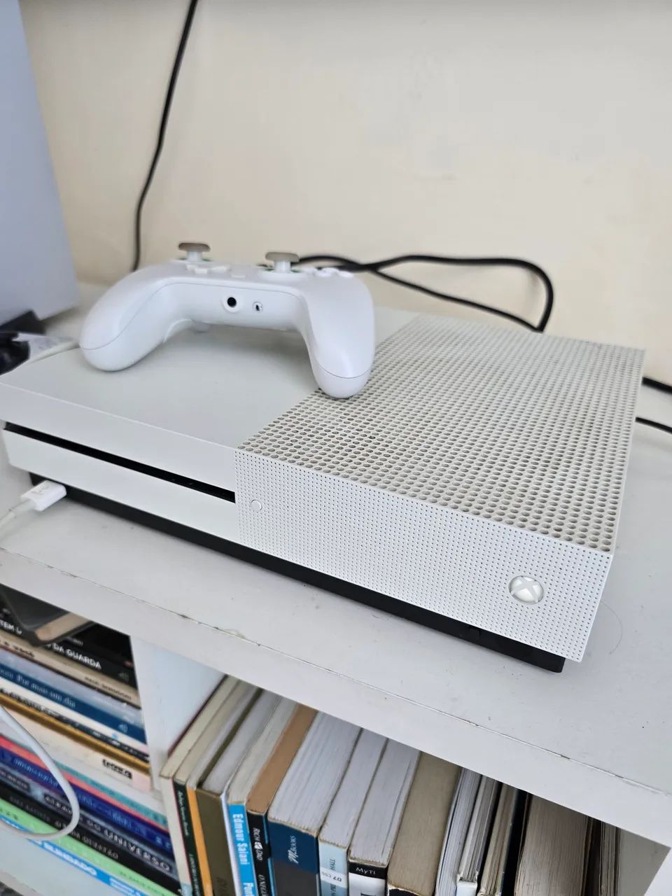 Xbox One S impecável com controle