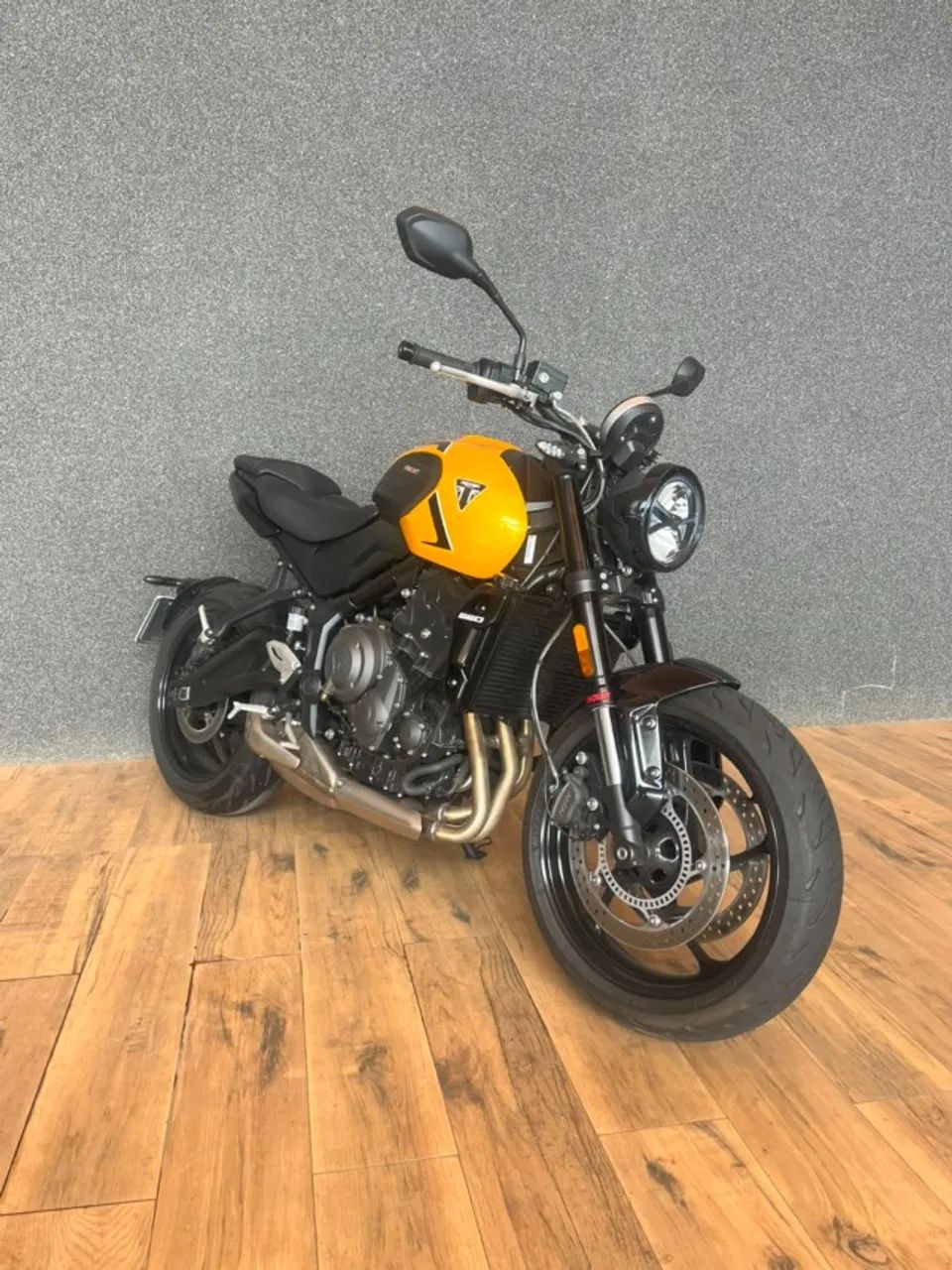 TRIUMPH TRIDENT 660 