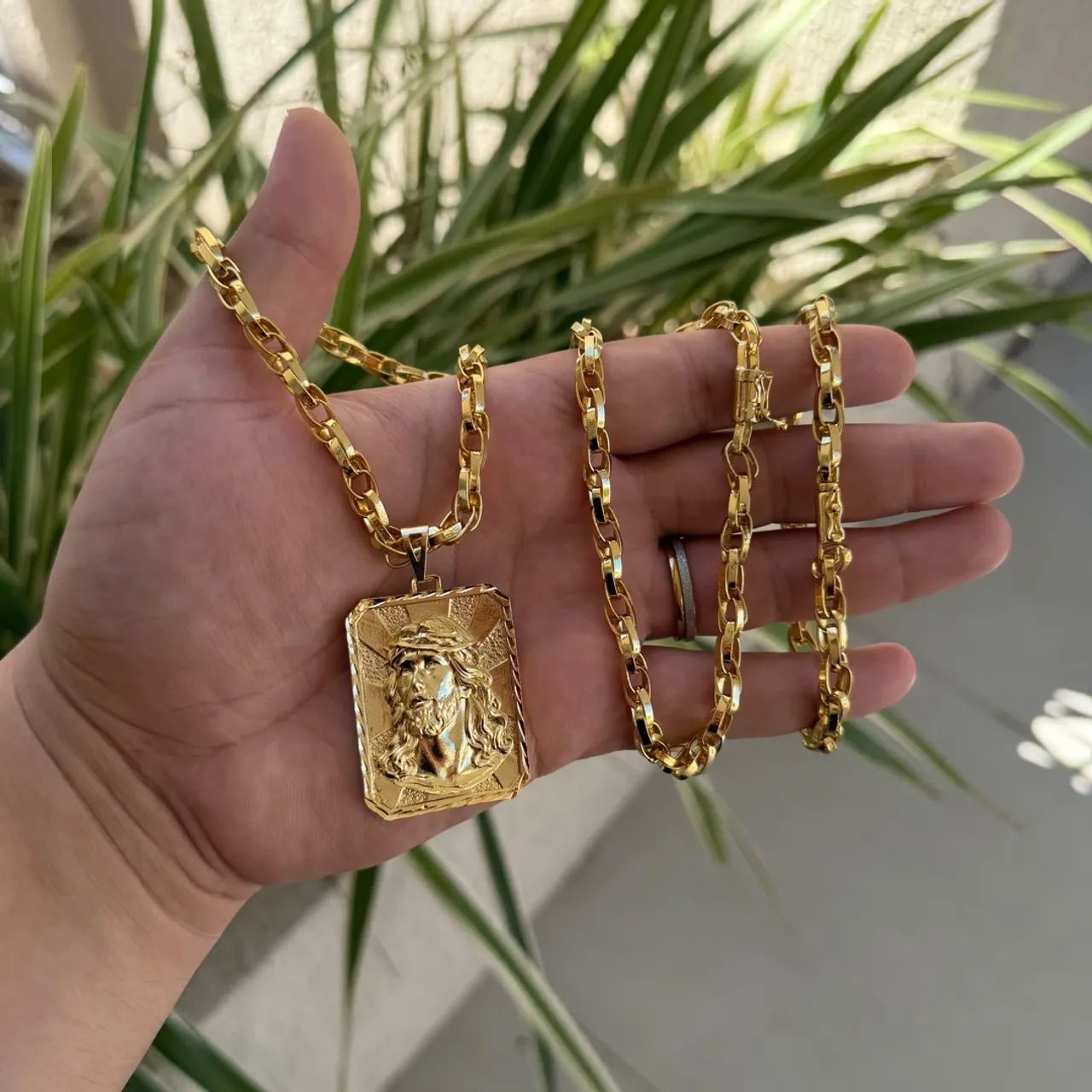 Corrente moeda antiga com banho de ouro 18k - Foto 3