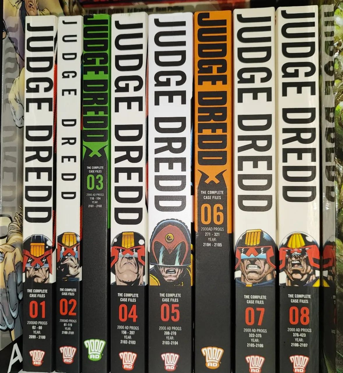 Judge Dredd complete case files 1 ao 8 - Em INGLÊS  - Foto 3