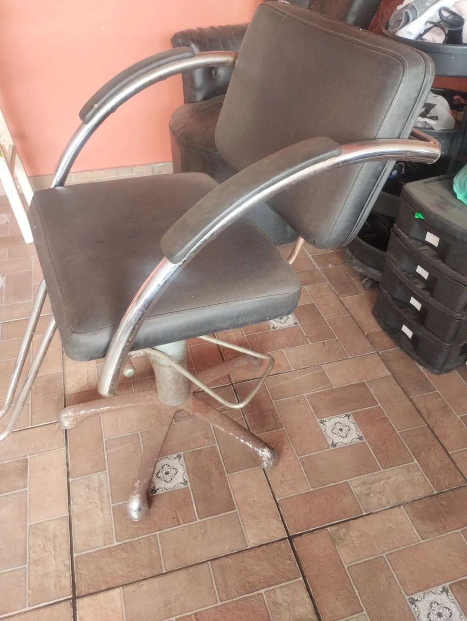Cadeira hidráulica e lavatório p salão  - Foto 2