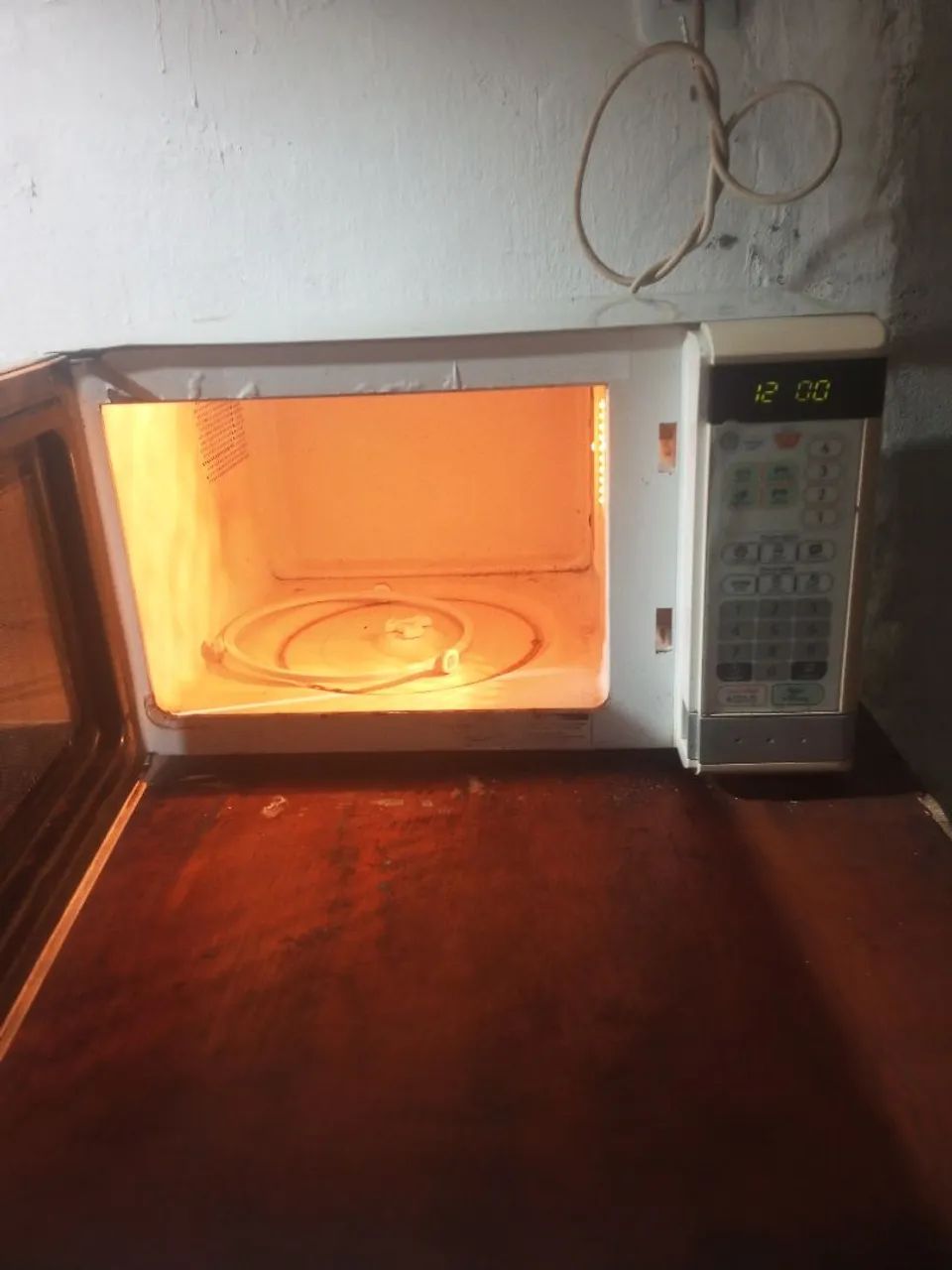 Microondas semi-Novo pra botar preço  - Foto 3