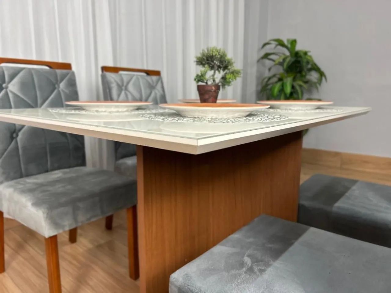 Mesa de Jantar Tampo 90x90 com 4 Lugares Veludo Cinza  - Foto 2