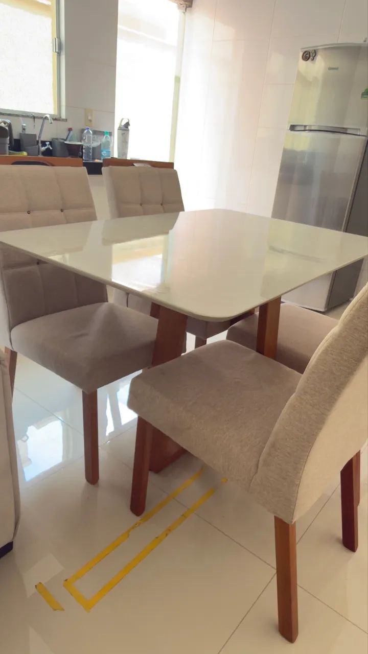 MESA COM 4 CADEIRAS! R$1100,00 - Foto 4