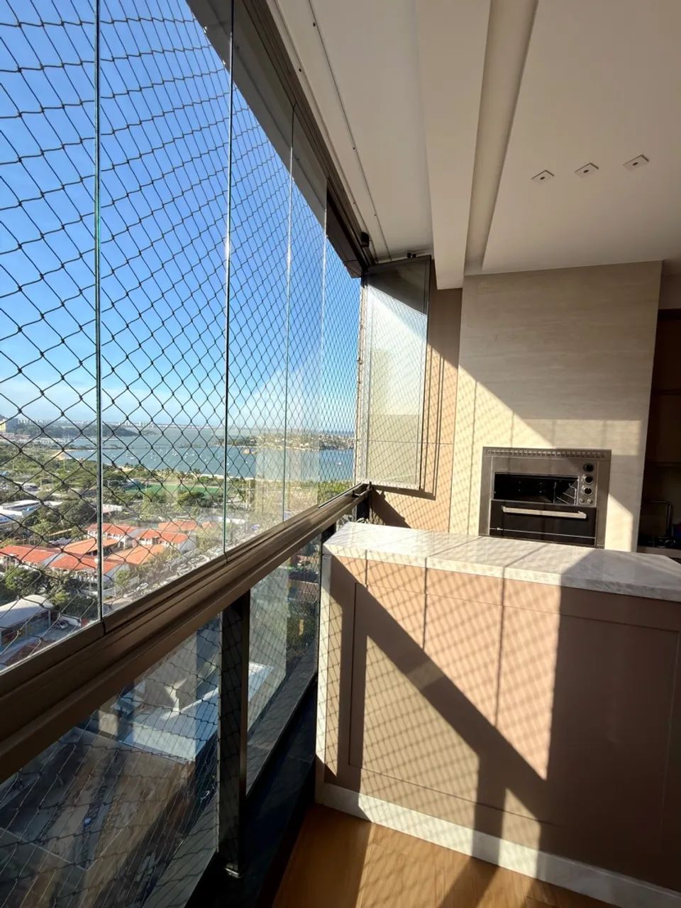 Apartamento de 3 suítes na Enseada do Suá 