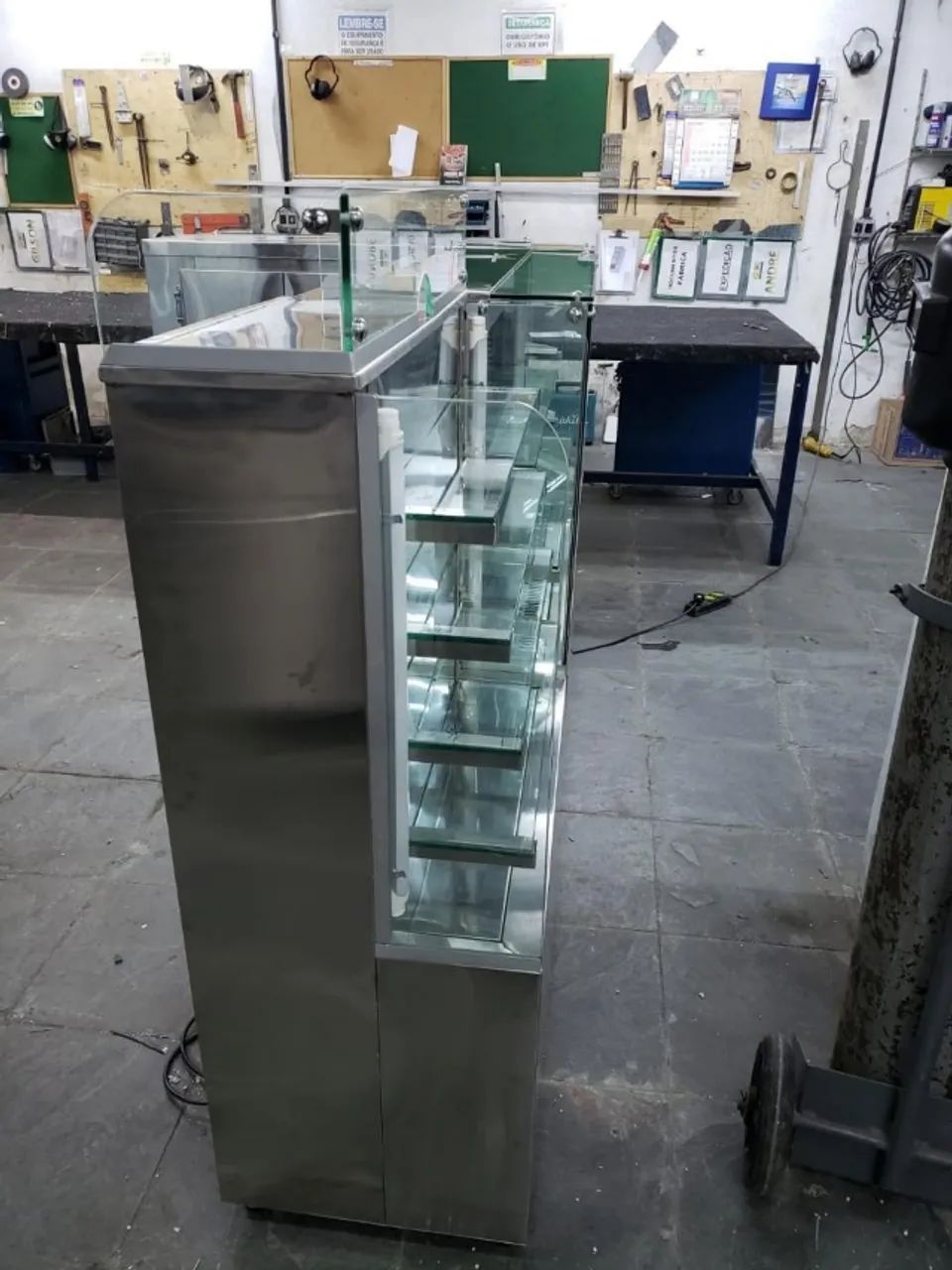Vitrine caixa para comércio