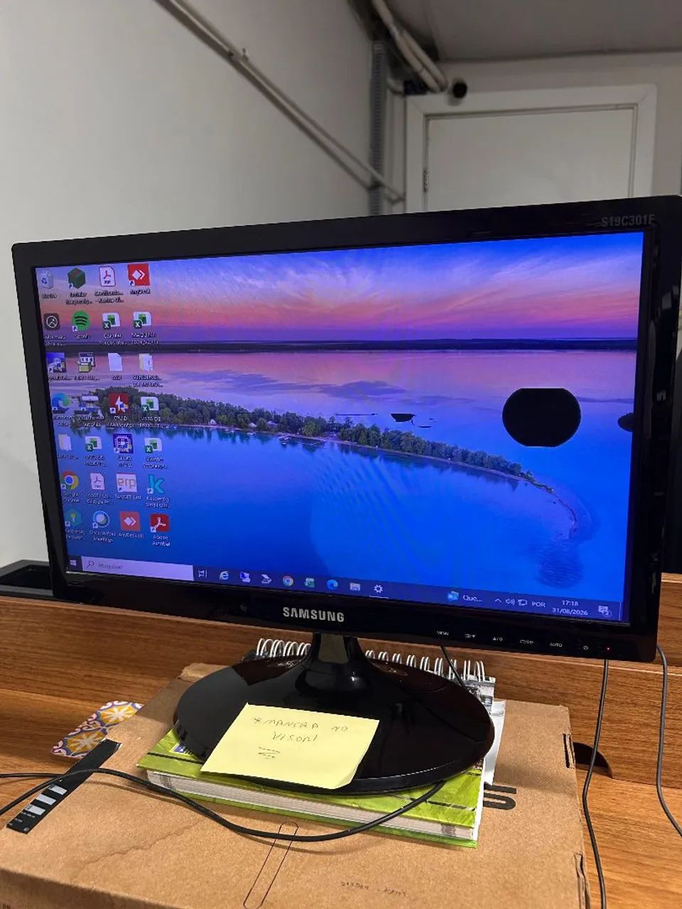 Monitor Samsung 18,5" VGA/DVI com mancha  - Foto 2