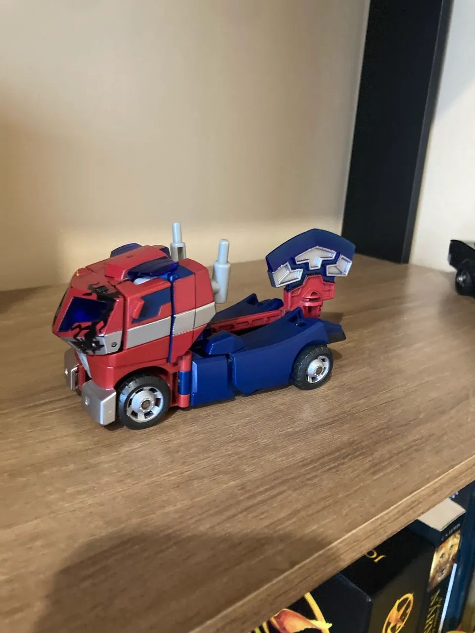 Figura Optimus Prime Animated - com detalhe - Foto 3
