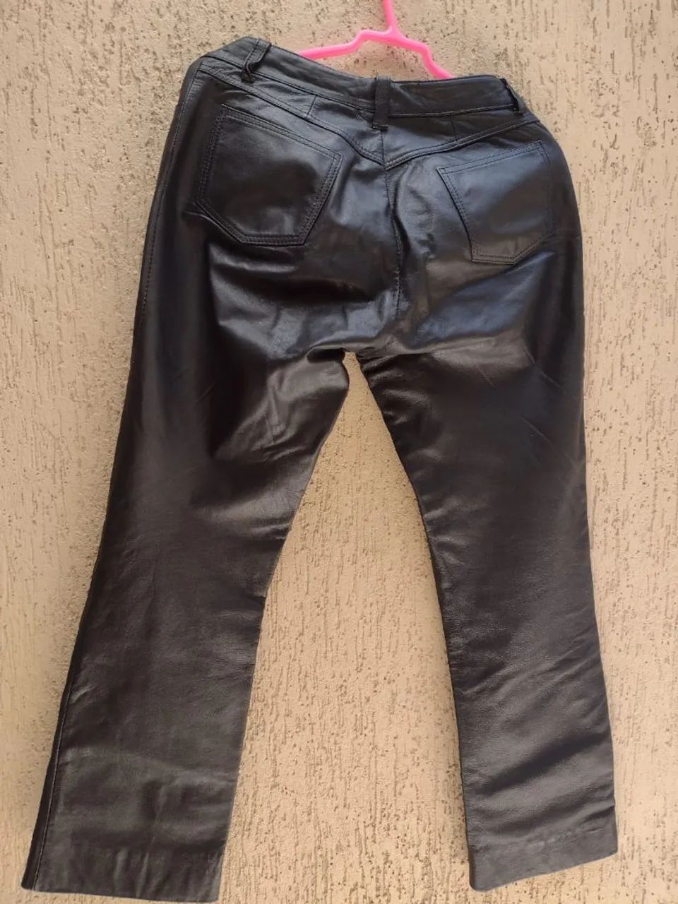 Calça de couro para motociclista marca Prata Couro 
