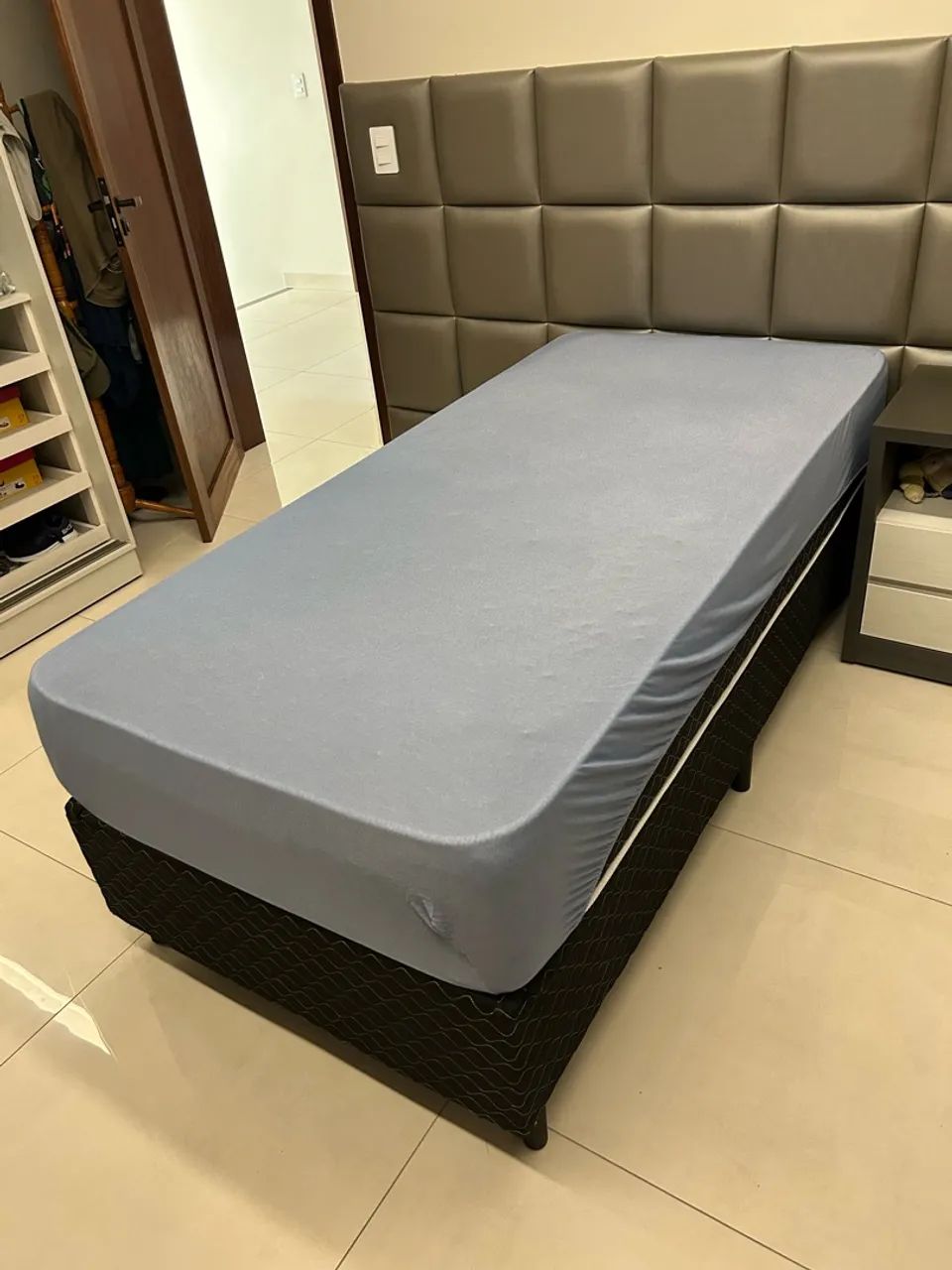 Cama de solteiro box + colchão de molas