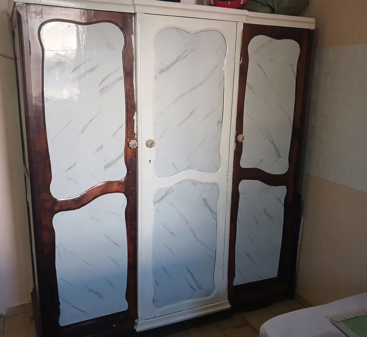 Guarda roupa antigo 