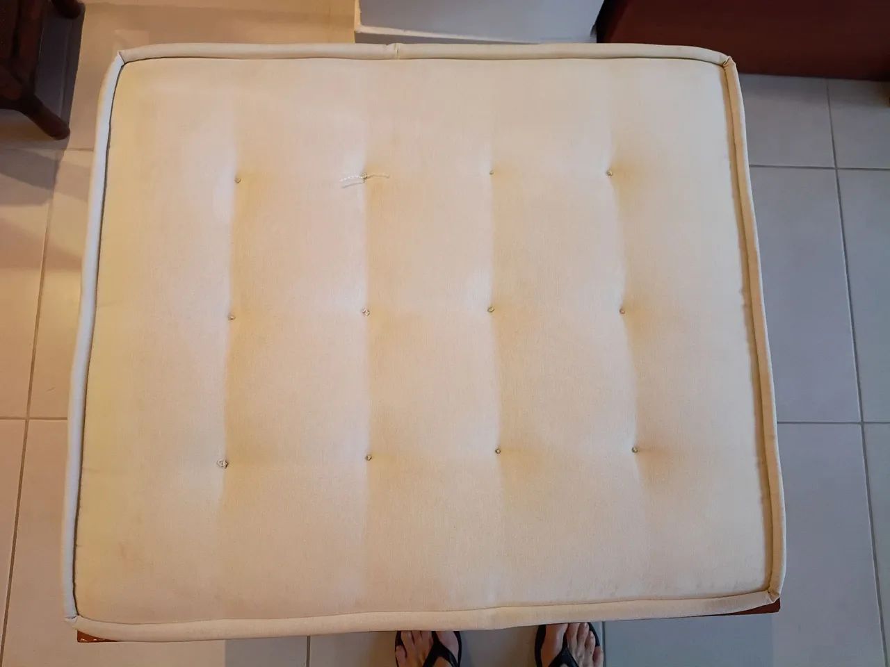 Puff Banqueta em Madeira Maciça com Almofada Solta / Mesa Lateral<br> - Foto 3