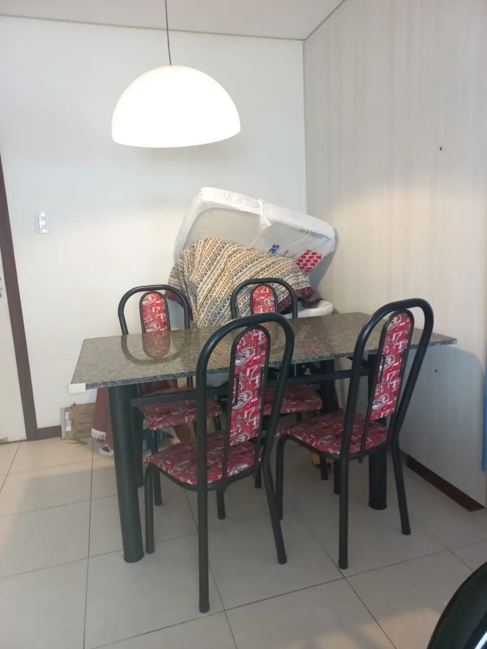 Mesa com cadeiras  - Foto 4