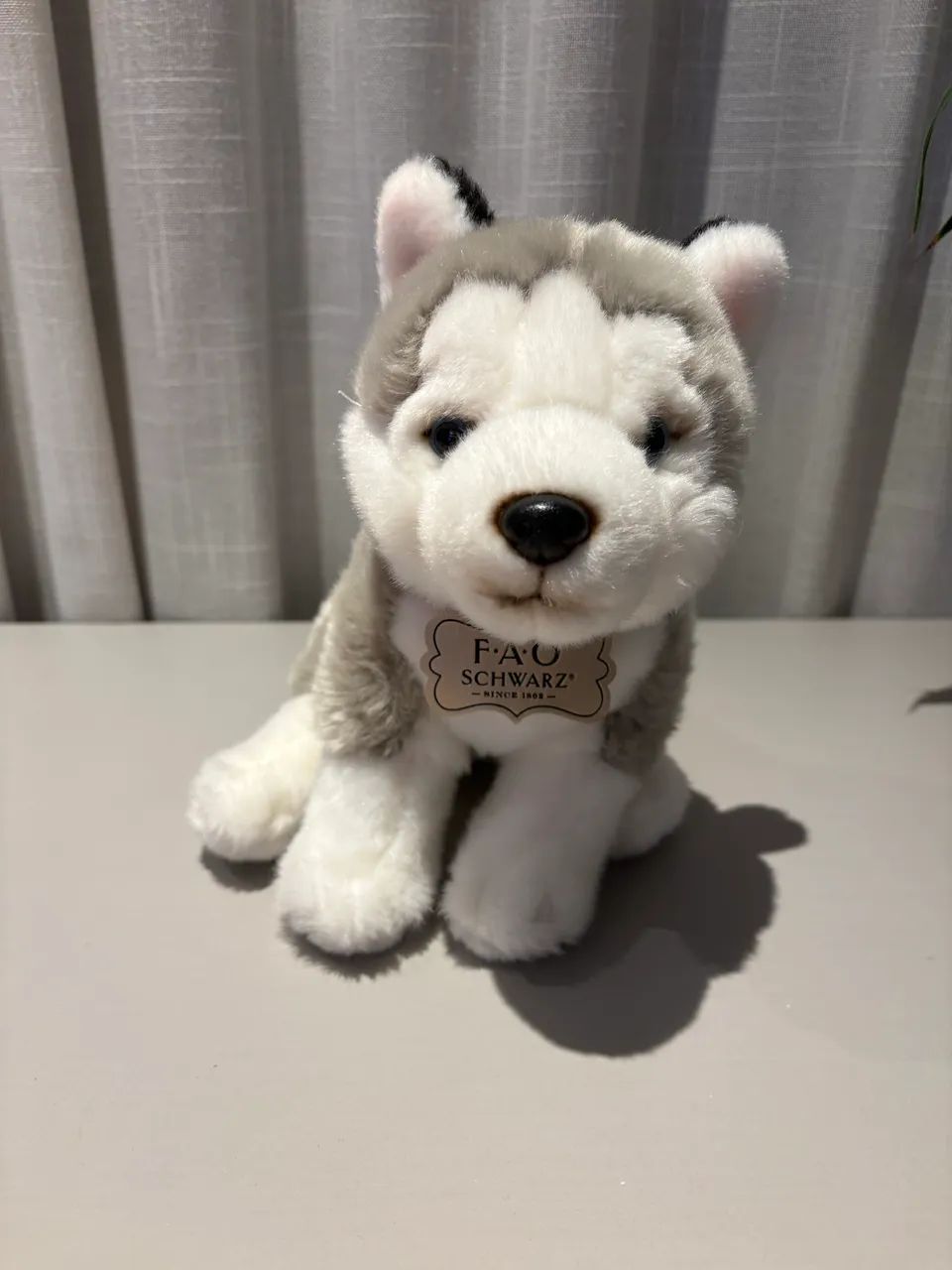 Husky de pelúcia FAO Schwartz