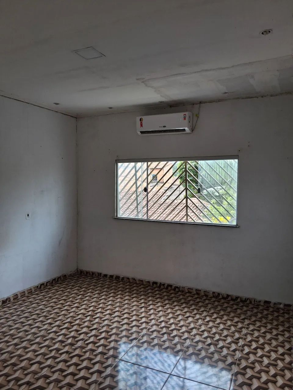 Alugo casa 800,00 com ar condicionado