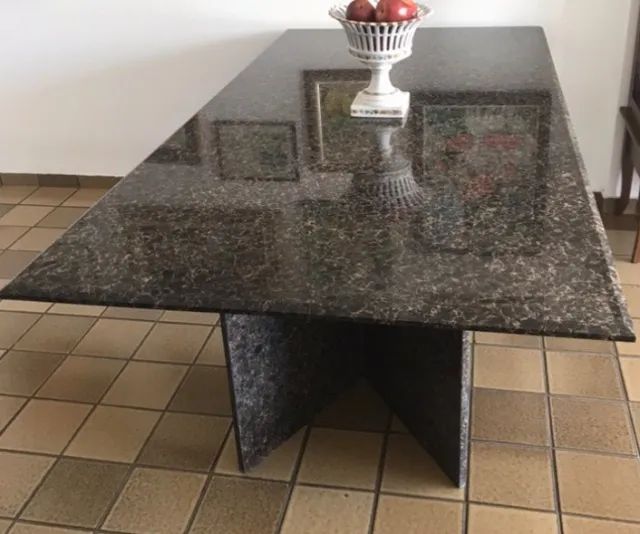 Mesa de jantar retangular de granito 
