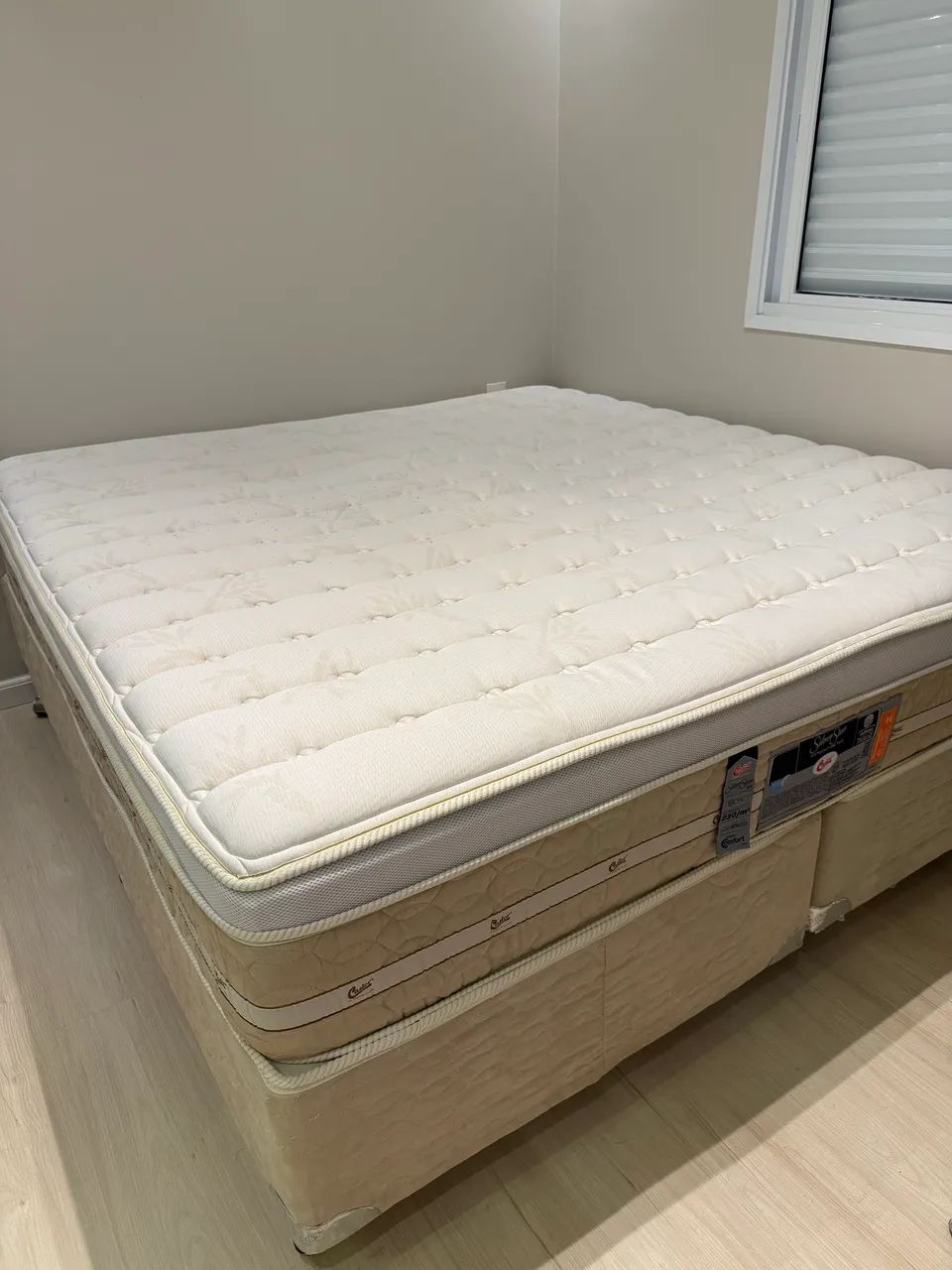 Cama box King size Castor 