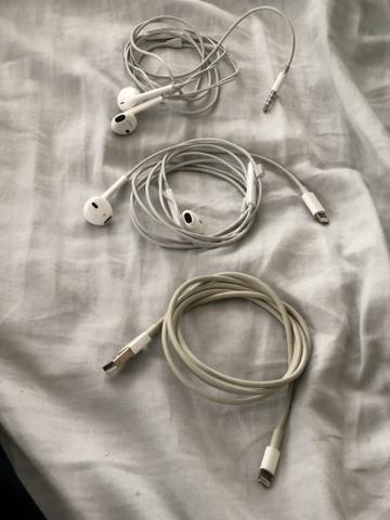 Vendo cabo USB original e fones