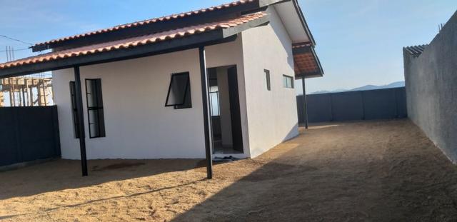 Casa Sozinha no terreno, 2 quartos, somente 58.900,00 + prestações, não precisa de banco