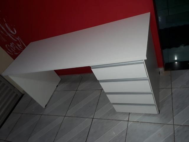 Mesa em mdf para escritorio ou para estudo - Foto 4