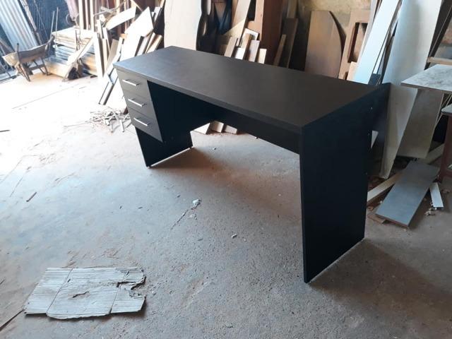 Mesa em mdf para escritorio ou para estudo - Foto 6