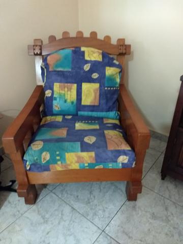Vendo sofá de madeira,pra vida toda