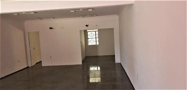 Ponto com 150m2 vão livre, essa rua q é desvio da Av. Santos Dumonte, alta visibilidade - Foto 3