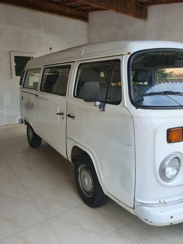 Vendo Kombi com Gnv 9 lugares - Foto 3