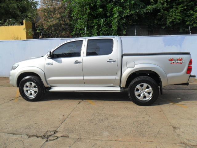 Toyota Hilux CD Srv D4-D 5 marchas 4x4 3.0 Tdi Diesel Aut - Foto 3