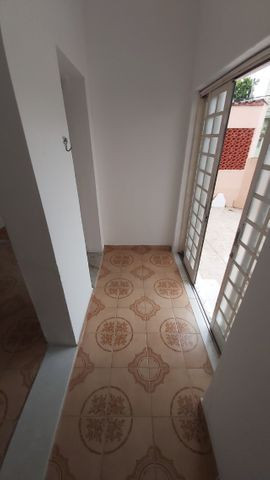 Daher Aluga: Casa 2 Qtos c/Garagem - Madureira - Cód CDQ 65 - Foto 2
