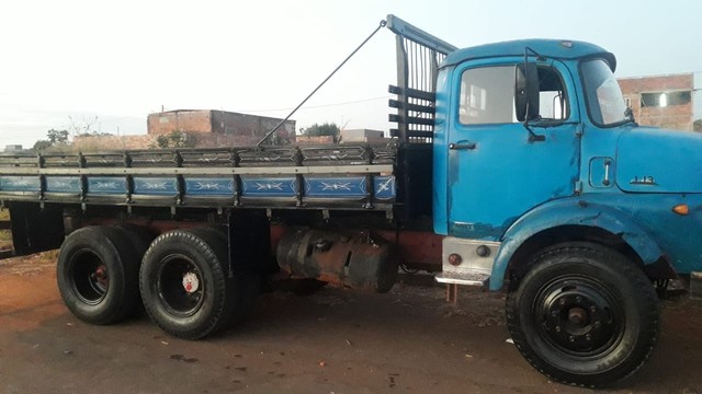 VENDO CAMINHÃO MERCEDES 11.13