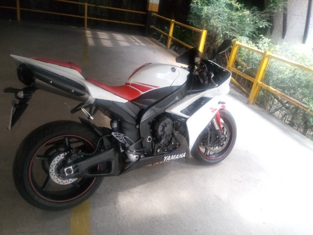 VENDO YAMAHA YZF R1 2008 ABAIXO DA FIPE.